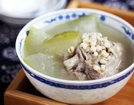 海参豆腐冬瓜炖汤，滋补养生的美味佳肴