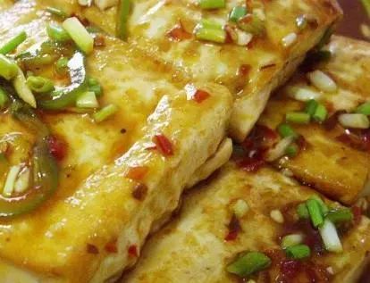 煎葱花豆腐，家常美味，营养健康之道