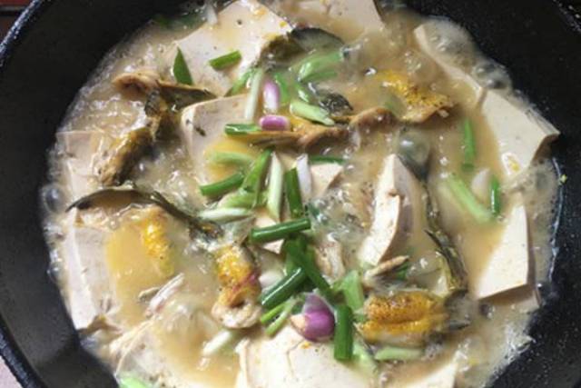 松花鱼炖豆腐，鲜美滋补的家常佳肴