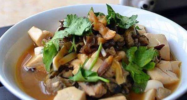 泥鳅鳝鱼炖豆腐，鲜美滋补的家常佳肴