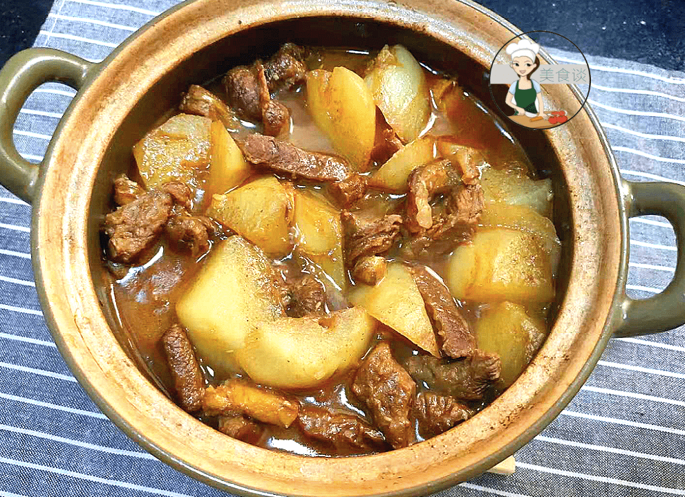 家常美食，红萝卜土豆炖豆腐，营养美味一锅炖