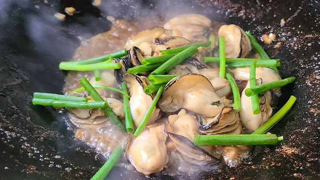 干豆腐炒尖椒海带，家常美食的鲜美碰撞