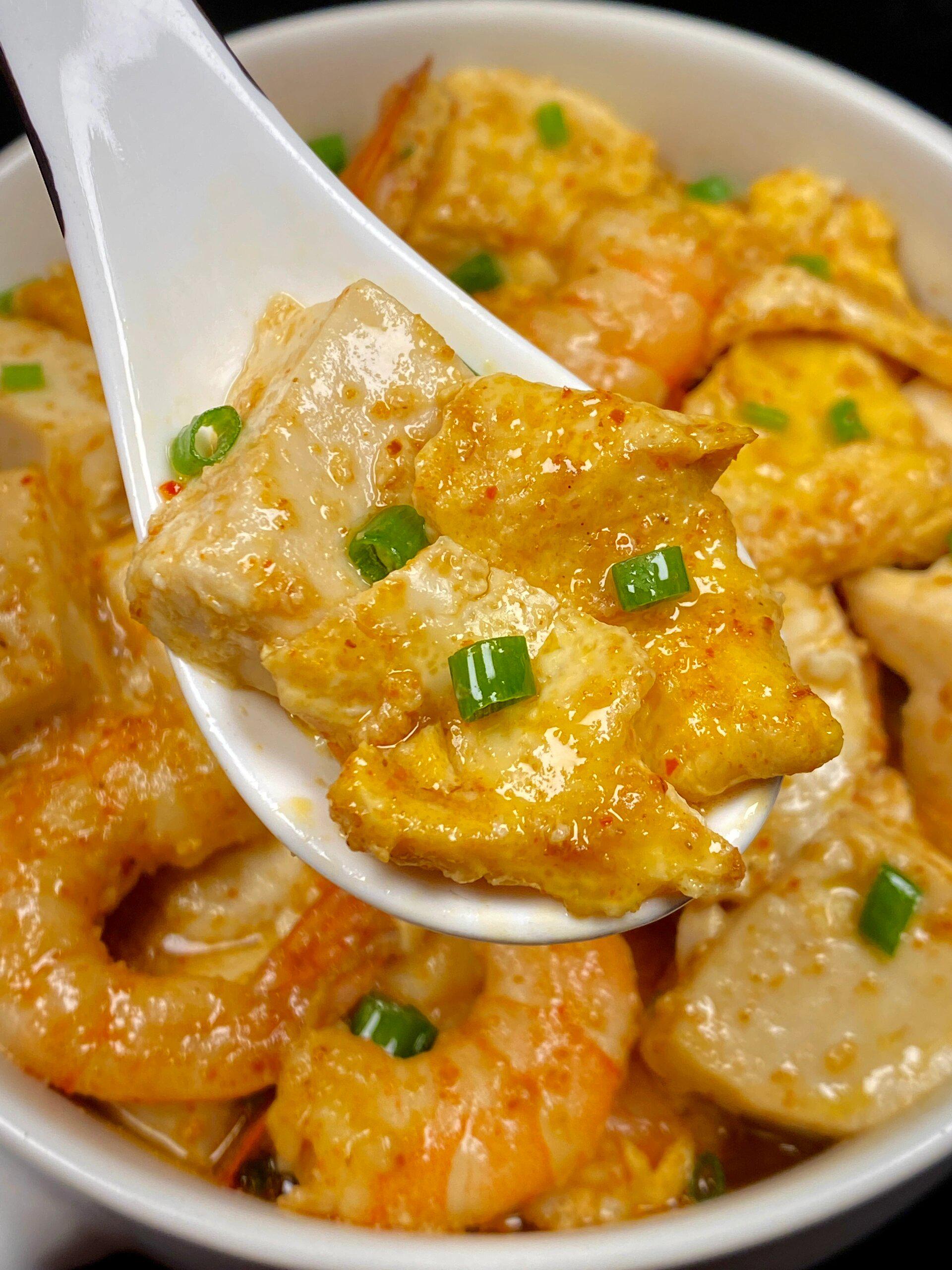 锅巴炒鱼豆腐，家常美食的新颖吃法，美味与营养的双重享受