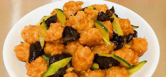 丸子豆腐炸肉烩菜，家常美食的绝妙搭配