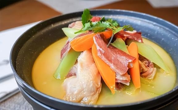 油豆腐炖金华火腿，传统美食的魅力与家常做法解析