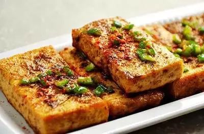 豆腐卷肉烧烤，美味与健康的户外美食体验