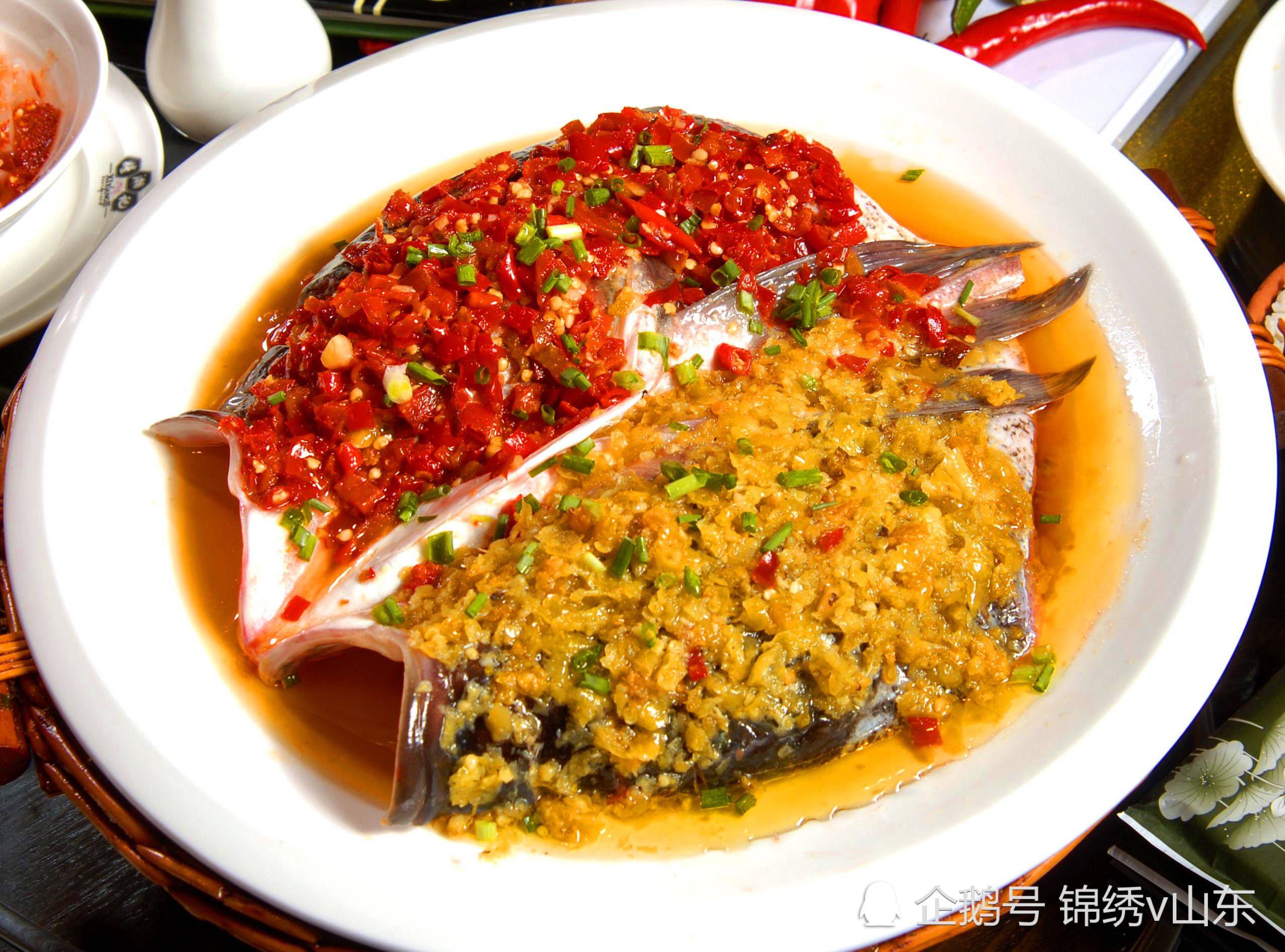 炸豆腐鱼头，家常美食的鲜美诱惑