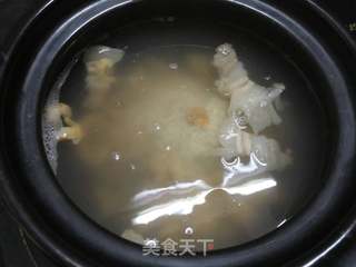 干贝鱿鱼排骨炖汤的做法