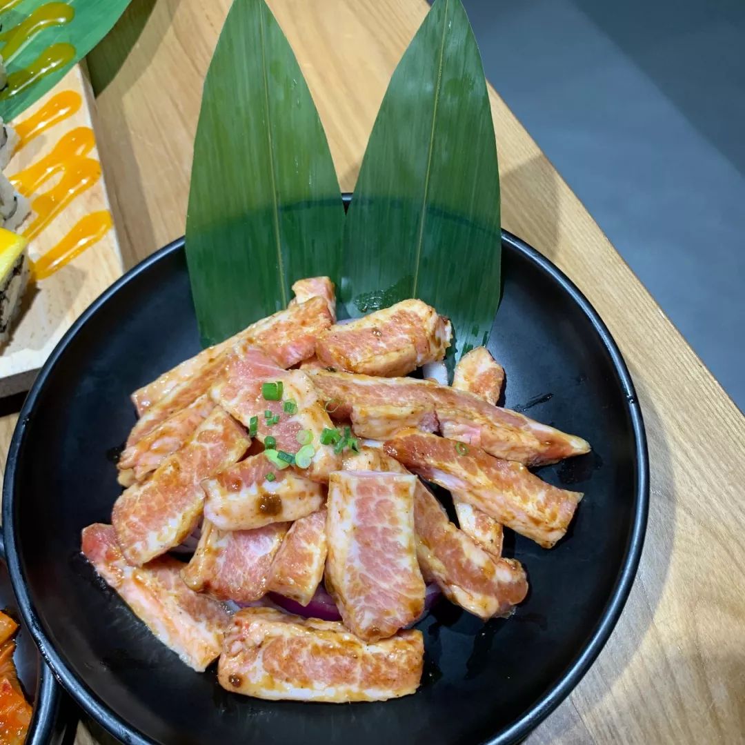 酥脆诱人！炸猪颈肉的美味做法与营养揭秘
