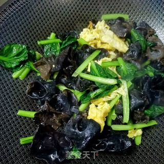 鸡蛋木耳炒大米做法