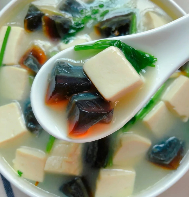 皮蛋菜心豆腐汤的做法