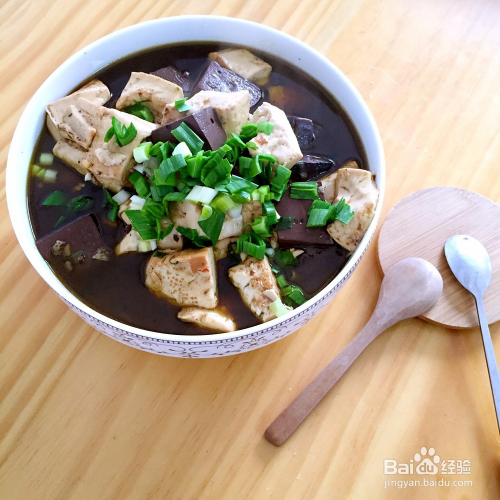 老猪血烧豆腐，家常美食中的养生佳品