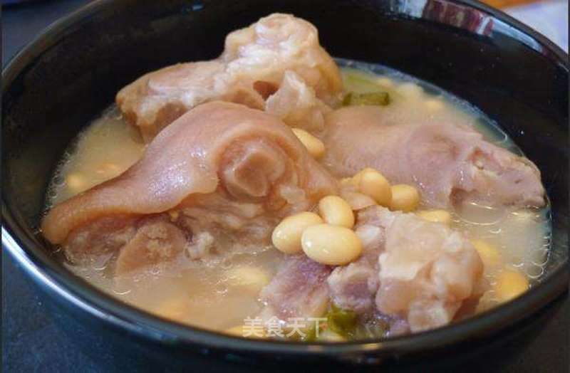 黄豆煮猪蹄，滋补养颜的美食佳品，简单做法大揭秘！