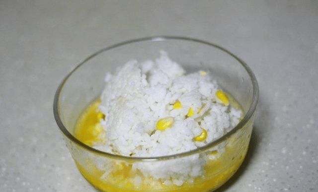 鸡蛋液拌米饭做法