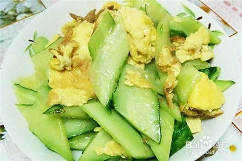 清炒凉瓜，夏日消暑美食的制作与益处