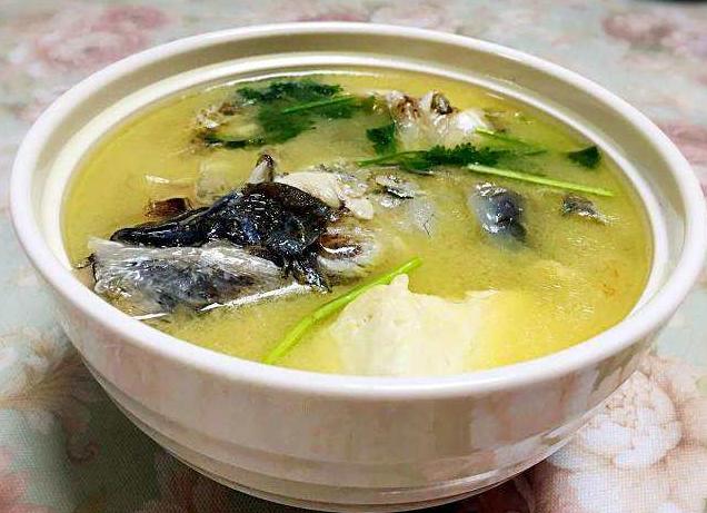 泡椒鱼头炖豆腐，鲜美滋味，营养满分
