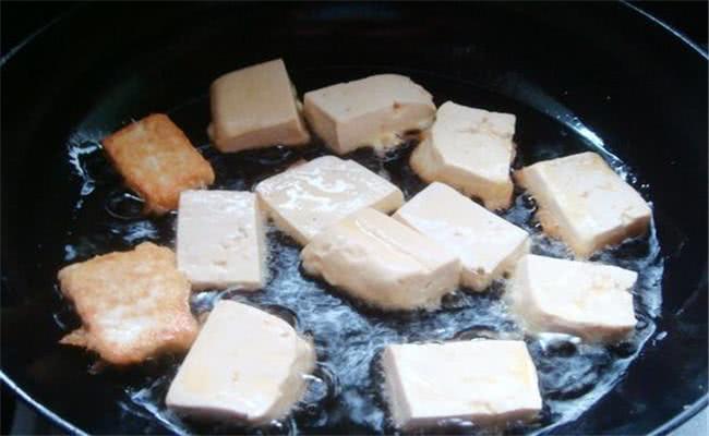 黄金豆腐煮鸡蛋，家常美食的黄金组合，营养美味一锅出