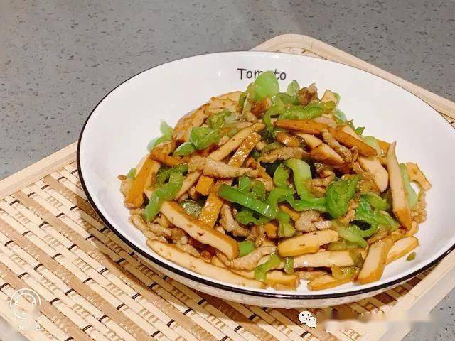 家常美味，豆腐干腌菜炖出的浓郁风味