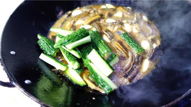 鳝鱼炖豆腐黄瓜，鲜美滋补的家常佳肴