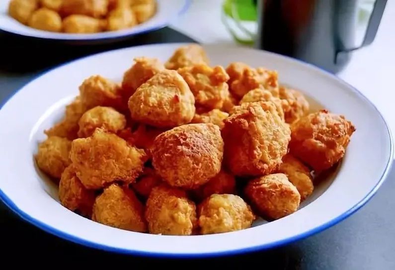 湖北美食探秘，家常炸豆腐圆子的魅力与做法