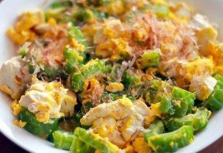 家常美食新尝试，菜心辣椒豆腐的创意烹饪法