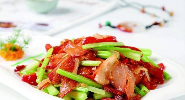 家常美味，蒸香肠的制作秘诀与营养解析