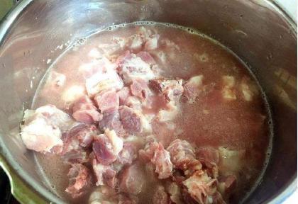 排骨炖猪肉汤的做法