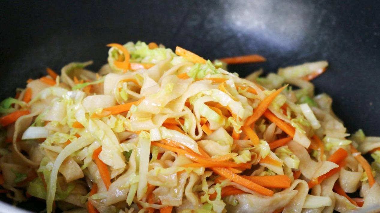 家常美味，包菜炒饼的独特魅力与烹饪技巧