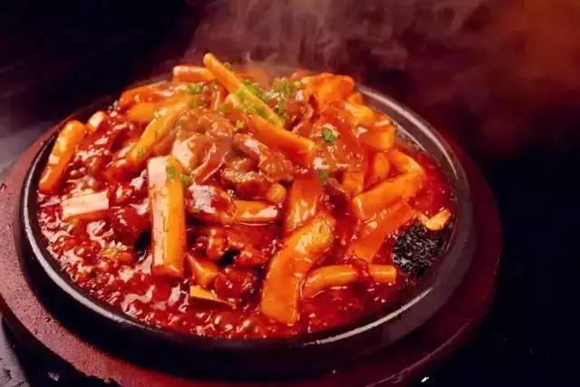 韩式风味美食，辣豆腐炖鸡的制作与魅力解析