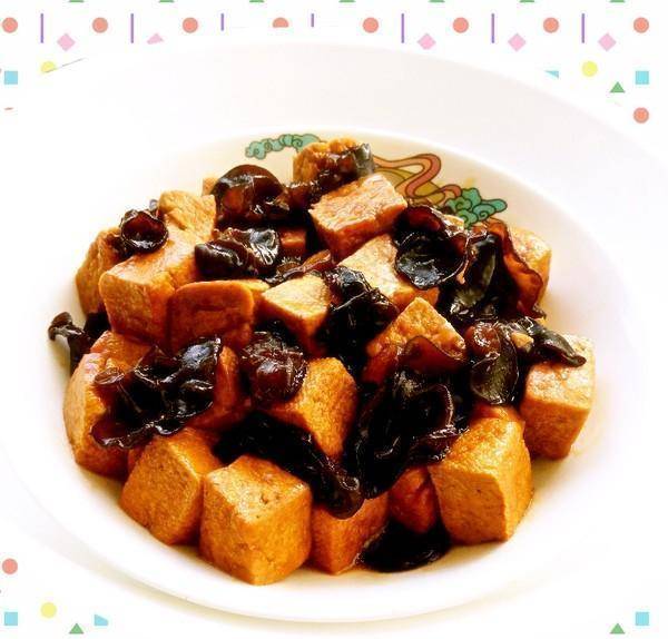 萝卜烧豆腐猪血汤，滋养身心的一道家常美味