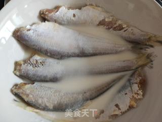 炸刺多的鱼的做法