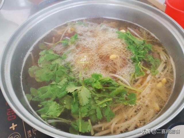 蛏子豆腐烧汤，鲜美滋补的海洋佳肴