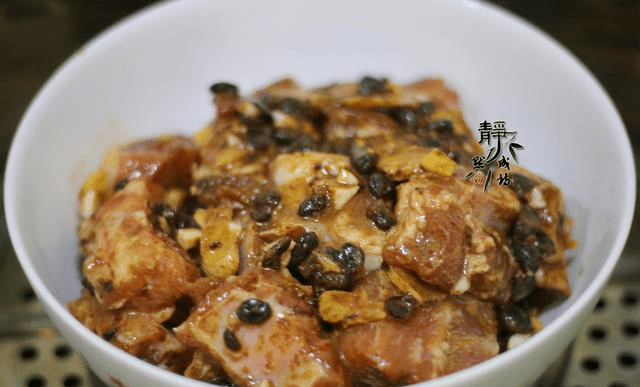 热油煎炖排骨的正确做法