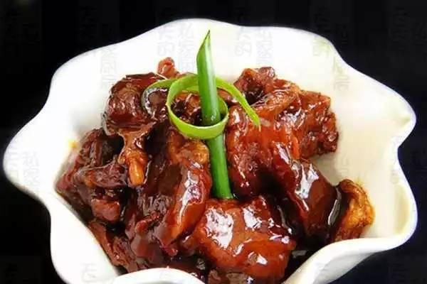 鱼泡炖牛腩的做法