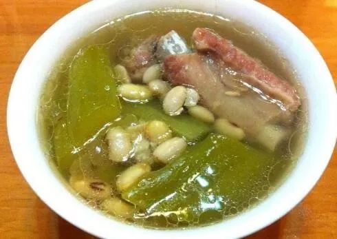 冬瓜排骨黄豆汤，夏日消暑养生佳品，做法简单又美味