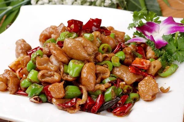 红烧豆腐肥肠，美味与营养的双重盛宴