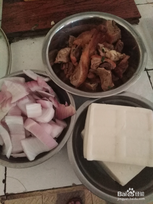 黑豆腐烧鸭子，传统美食的现代演绎，口感与营养的双重享受