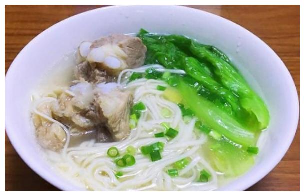 豆腐炒面条，家常美食的全新演绎，营养美味一锅端