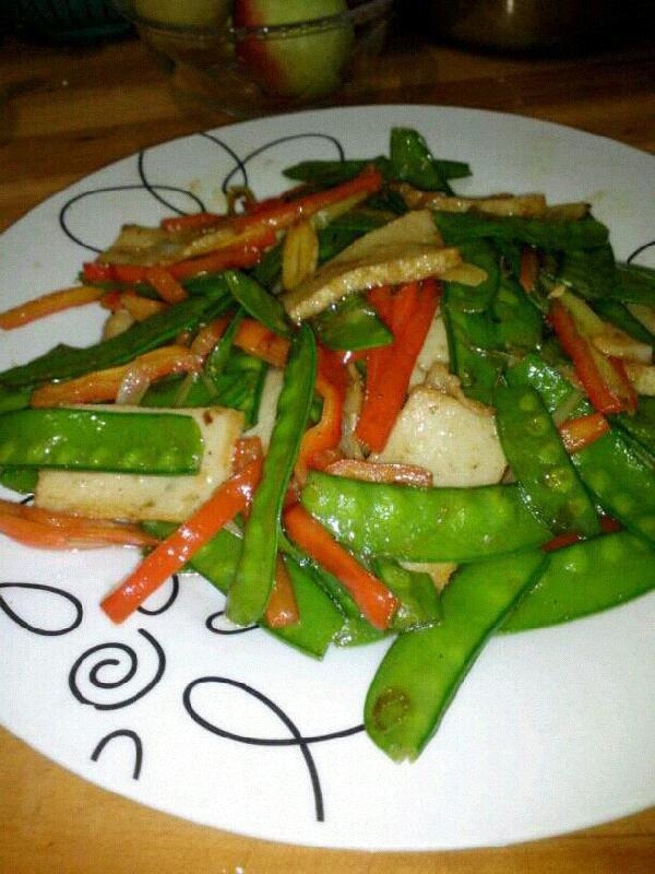 豌豆炒鱼豆腐的做法