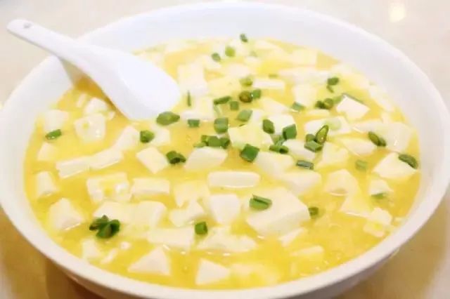 蟹黄咸鸭蛋豆腐的做法