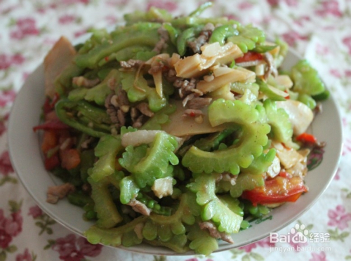 豆腐苦瓜炖肉，清热解毒的家常美味