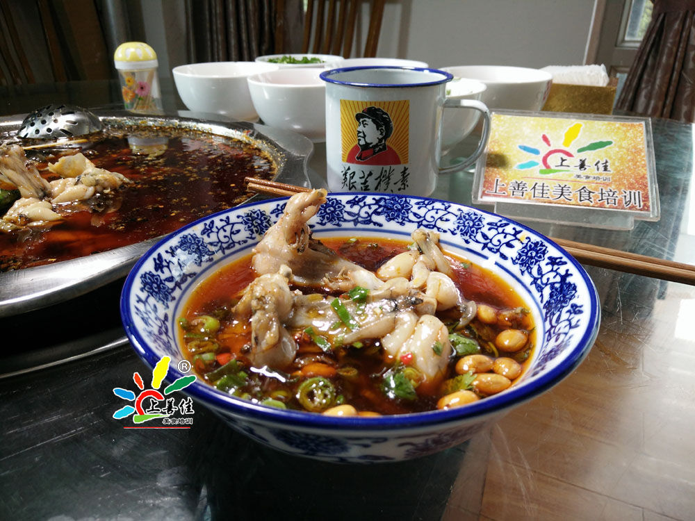 鱼头豆腐酸菜火锅，冬日里的温暖美食