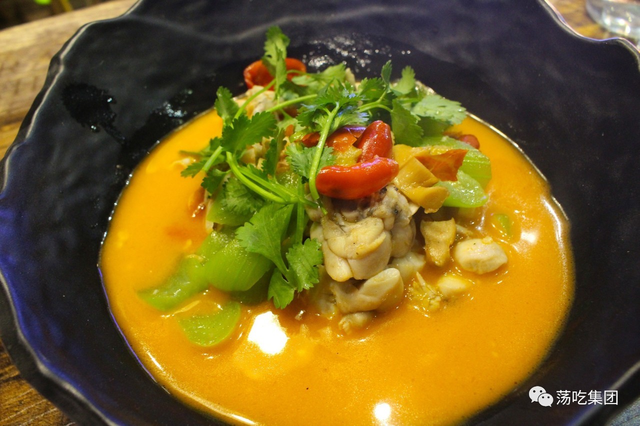 红油臭豆腐牛蛙，独特的美食碰撞，唤醒你的味蕾