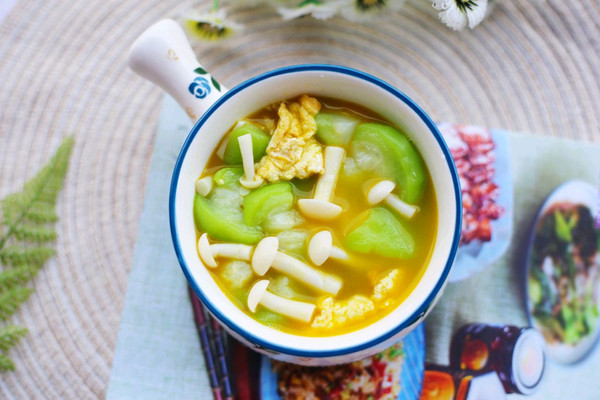 丝瓜蘑菇豆腐煲汤，滋养身心的一锅好汤