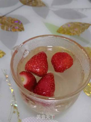 甜蜜满溢的草莓汤，制作方法与养生功效揭秘