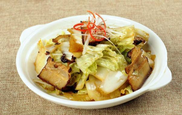 鱼豆腐炖白菜蘑菇，鲜美滋补的家常佳肴