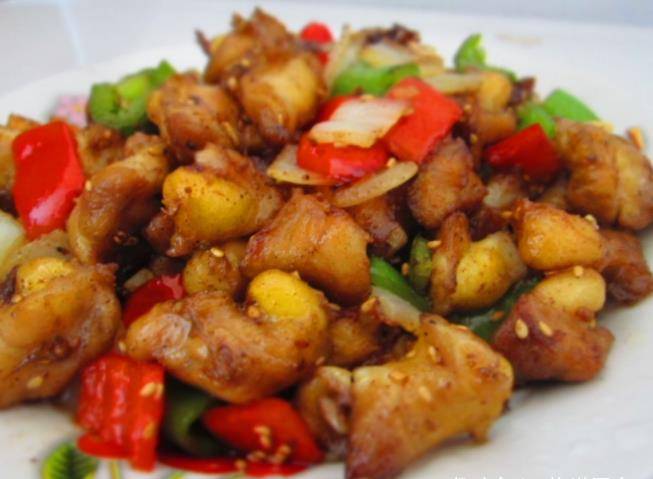 家常美食的魅力，鸡脚焖黄豆的美味与营养解析