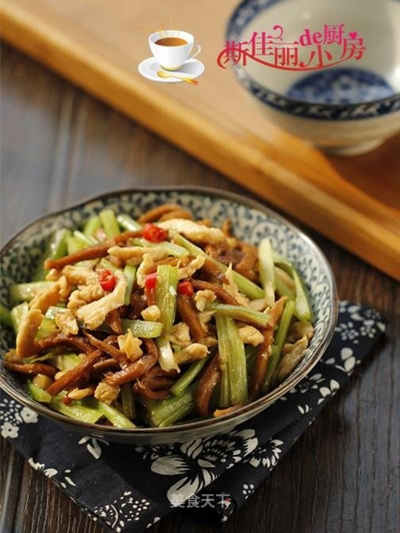 小芹菜千页豆腐，清爽美味，营养满分，家常做法大揭秘