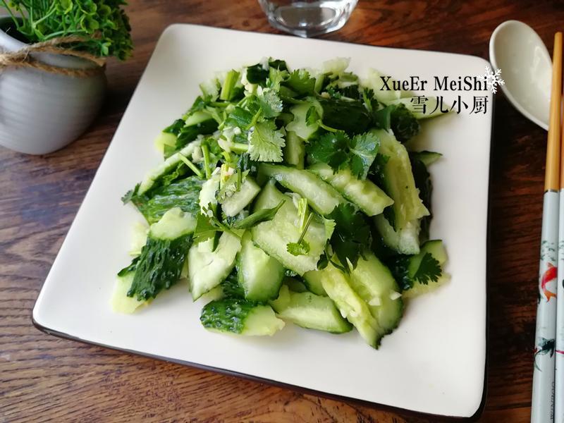 夏日清爽佳肴，拌豆腐白菜黄瓜的制作秘诀与益处解析