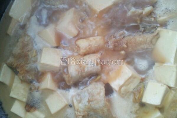 冰冻鳕鱼炖豆腐的做法